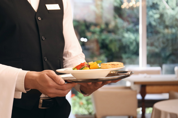 jobs and careers - hotels F&B waiter 600x400 (1)